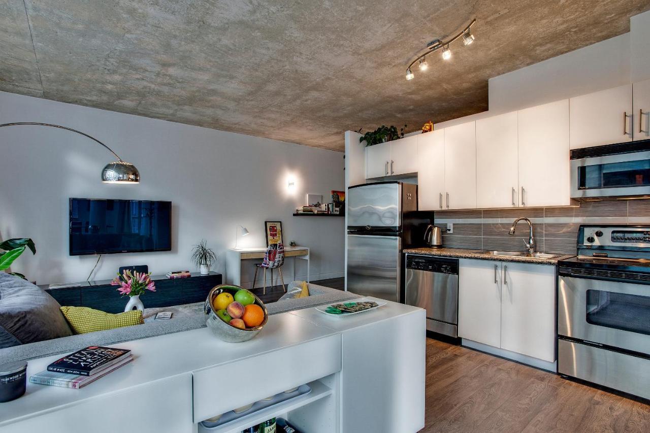 Spacious Corner Apartment Downtown トロント エクステリア 写真