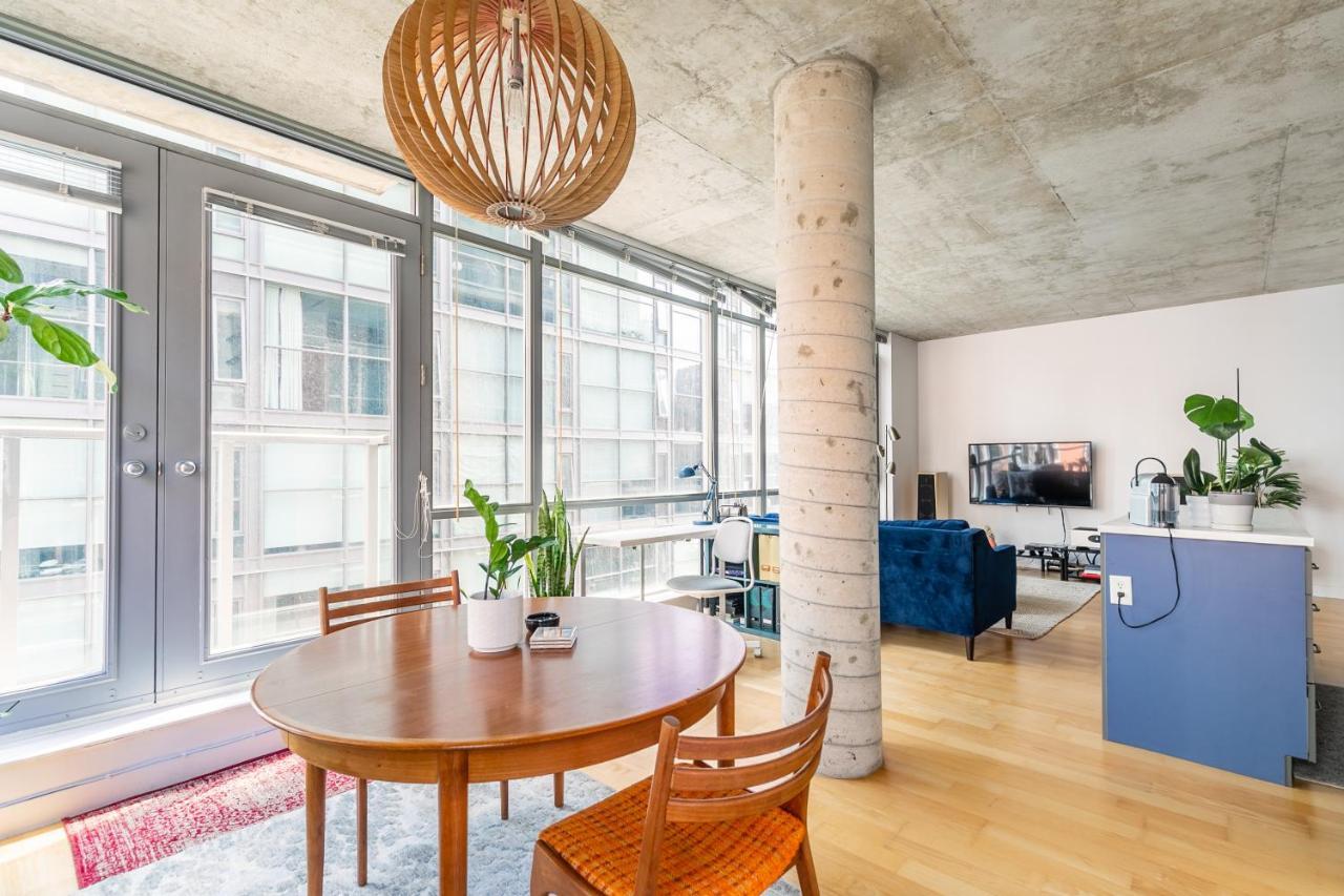 Spacious Corner Apartment Downtown トロント エクステリア 写真
