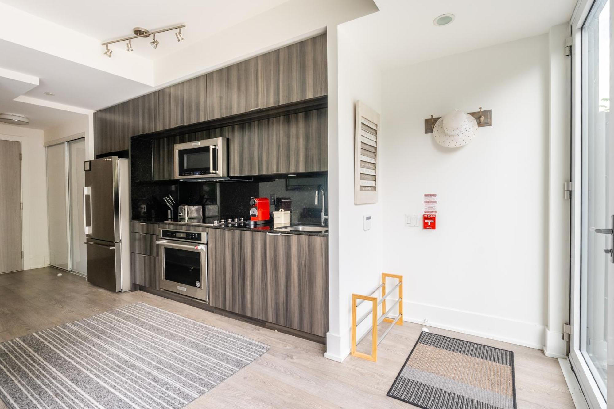 Spacious Corner Apartment Downtown トロント エクステリア 写真