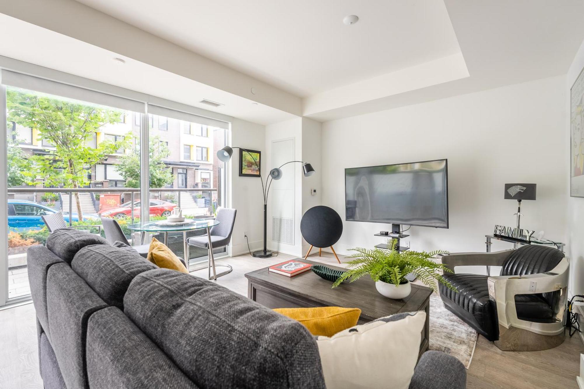 Spacious Corner Apartment Downtown トロント エクステリア 写真