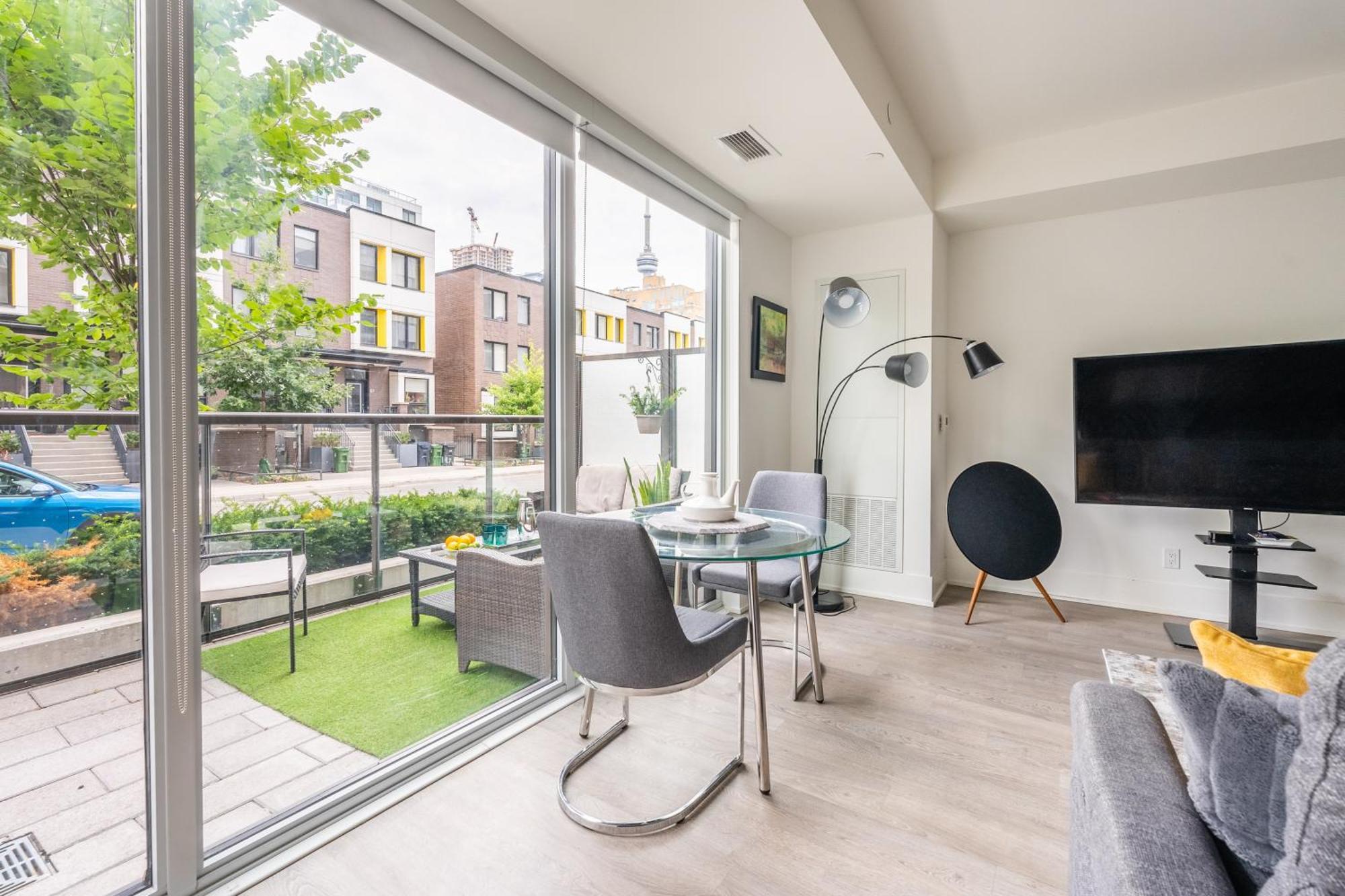 Spacious Corner Apartment Downtown トロント エクステリア 写真