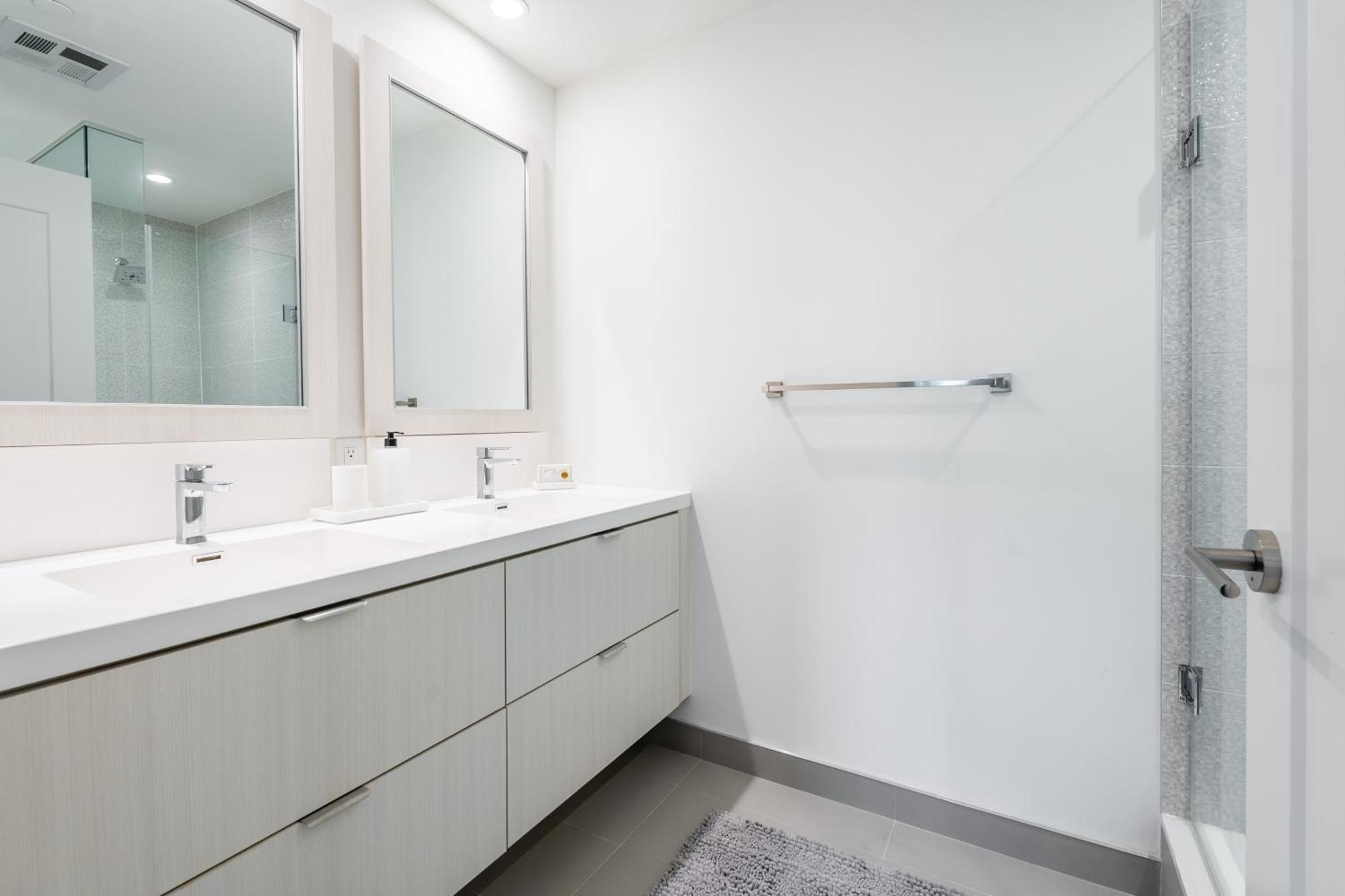 Spacious Corner Apartment Downtown トロント エクステリア 写真