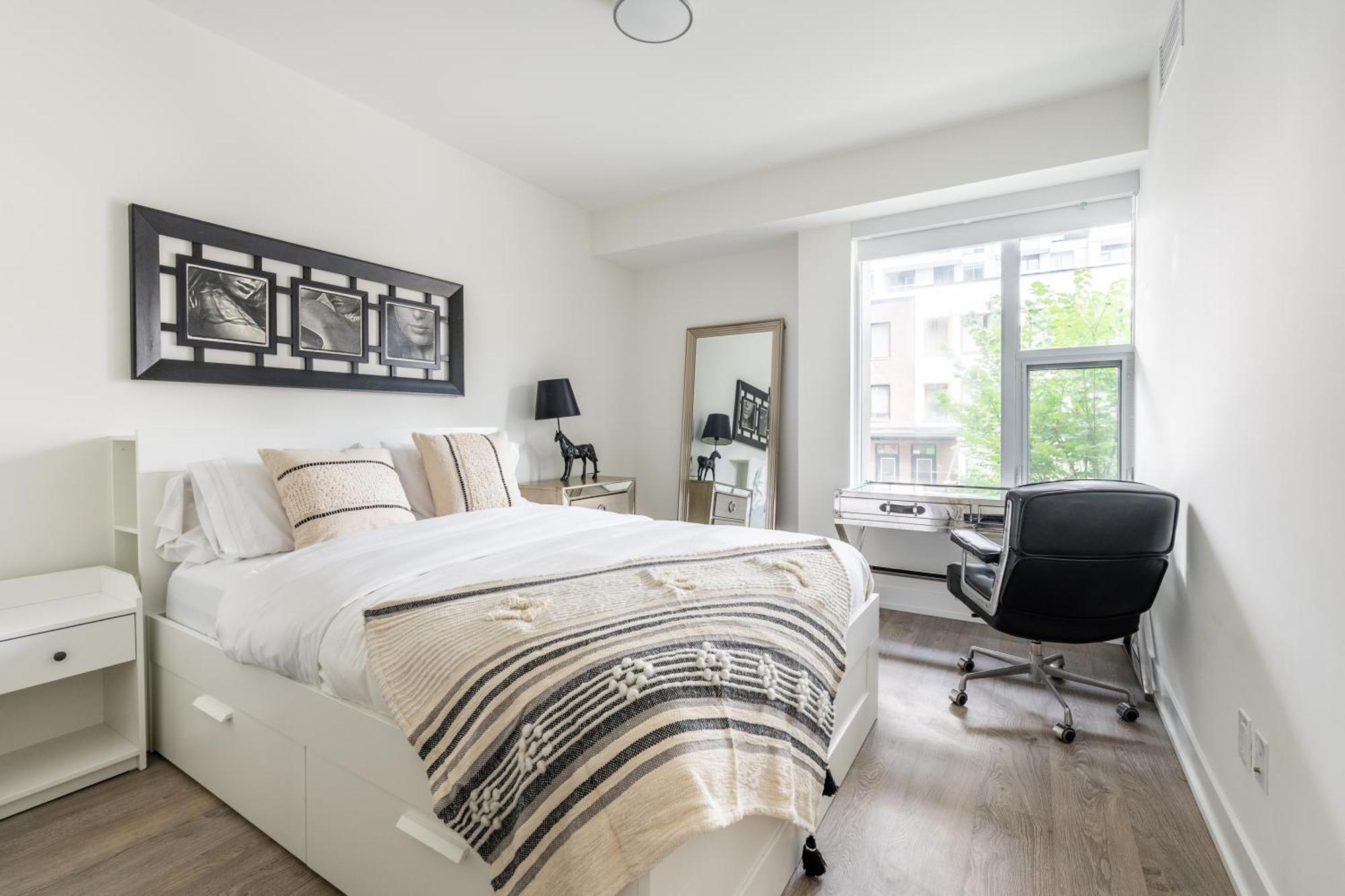 Spacious Corner Apartment Downtown トロント エクステリア 写真