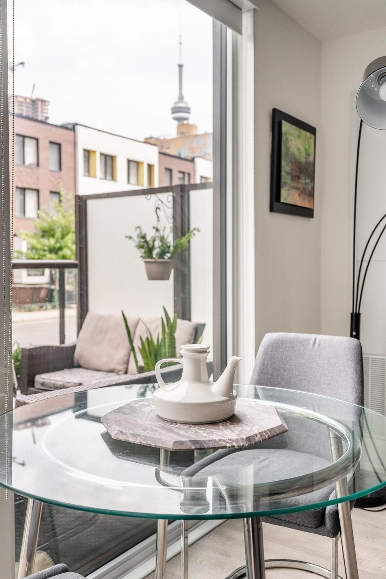Spacious Corner Apartment Downtown トロント エクステリア 写真