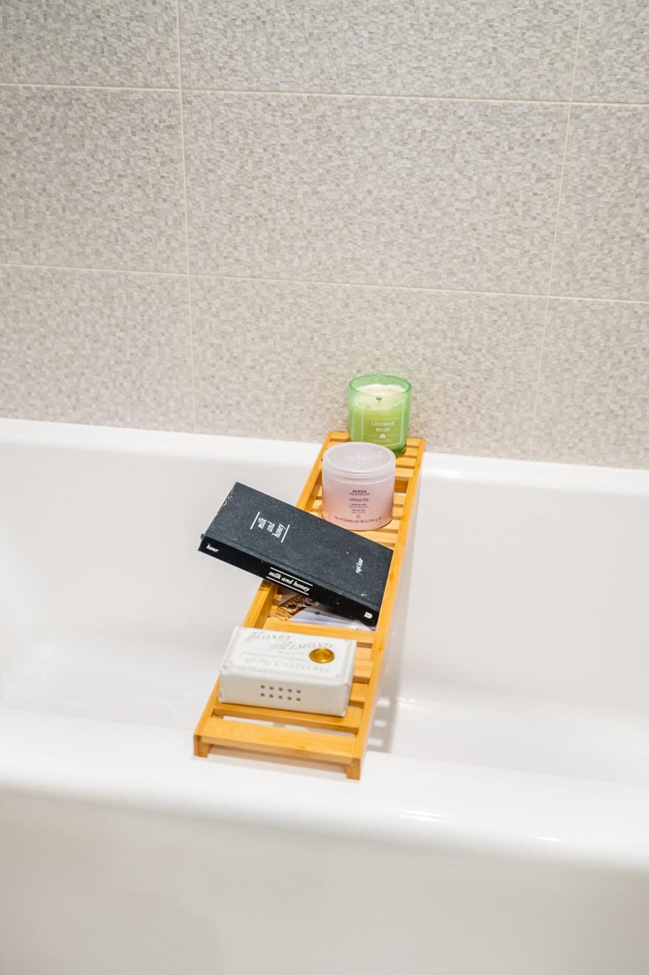 Spacious Corner Apartment Downtown トロント エクステリア 写真