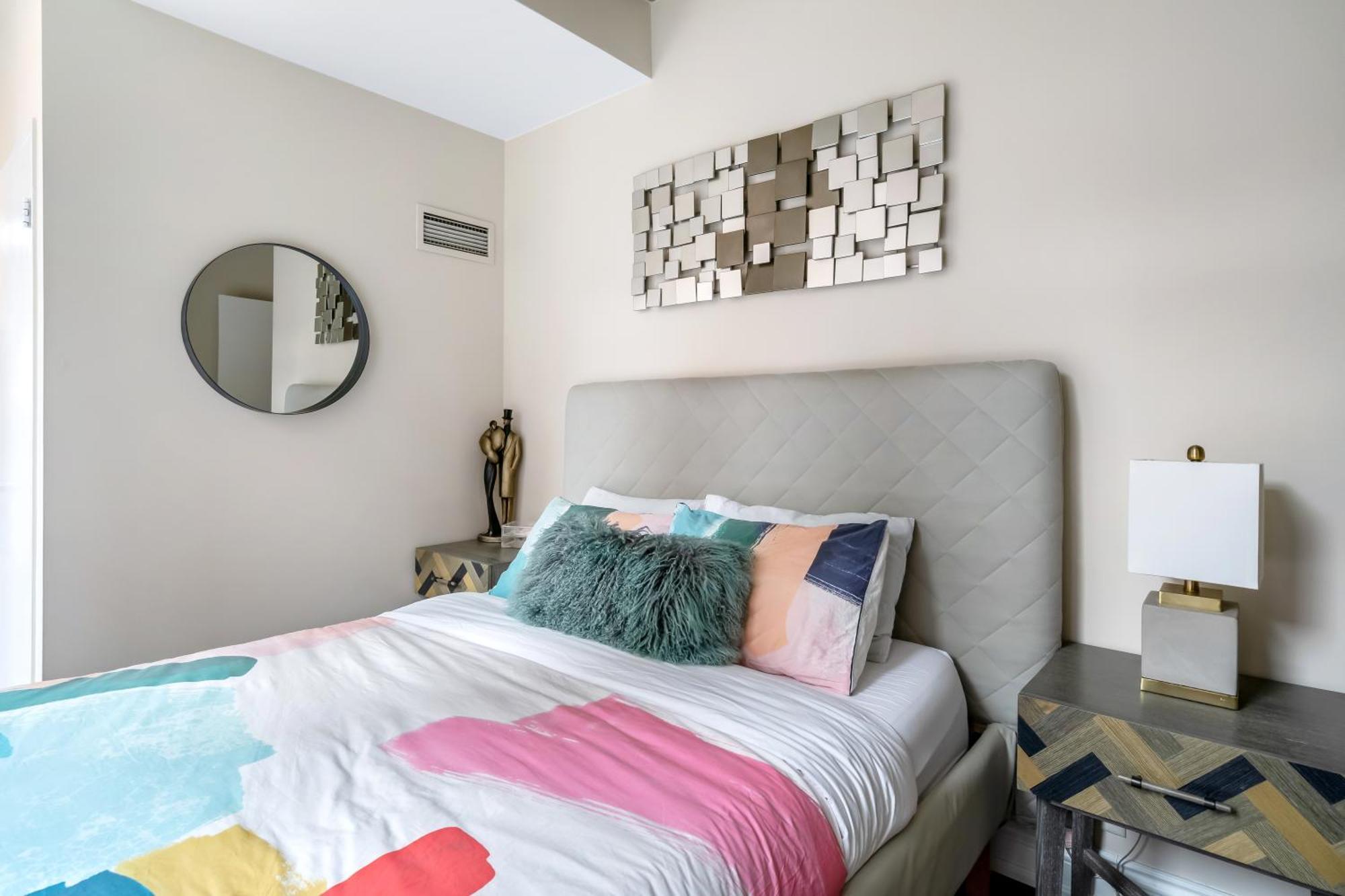 Spacious Corner Apartment Downtown トロント エクステリア 写真
