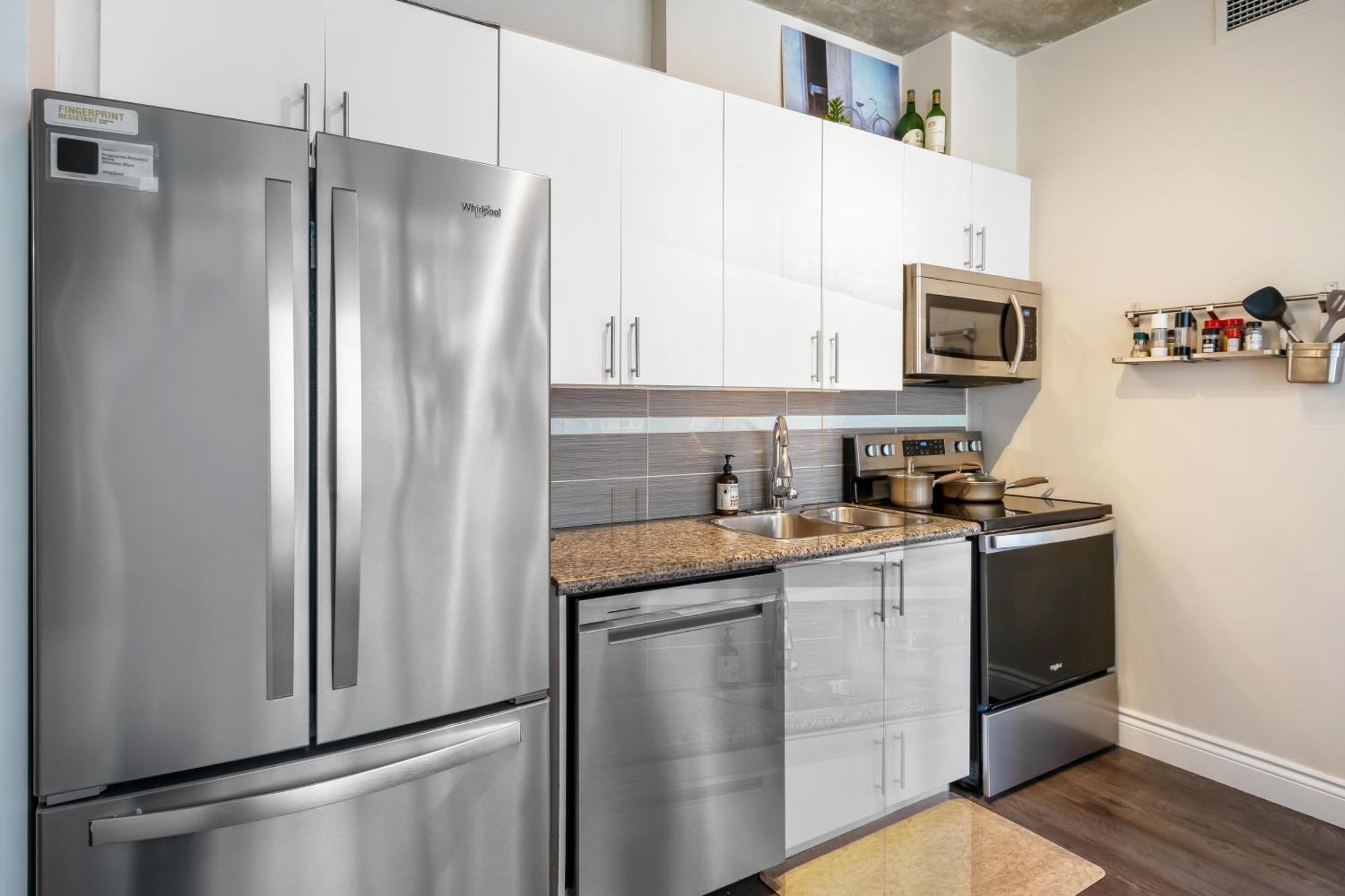 Spacious Corner Apartment Downtown トロント エクステリア 写真
