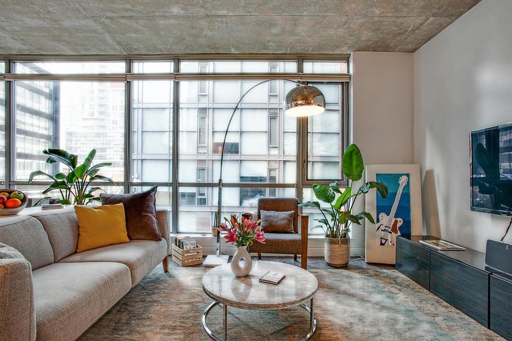 Spacious Corner Apartment Downtown トロント エクステリア 写真